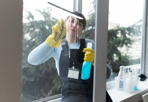 Nettoyage de vitres intérieures et extérieures à Chalandry-Elaire